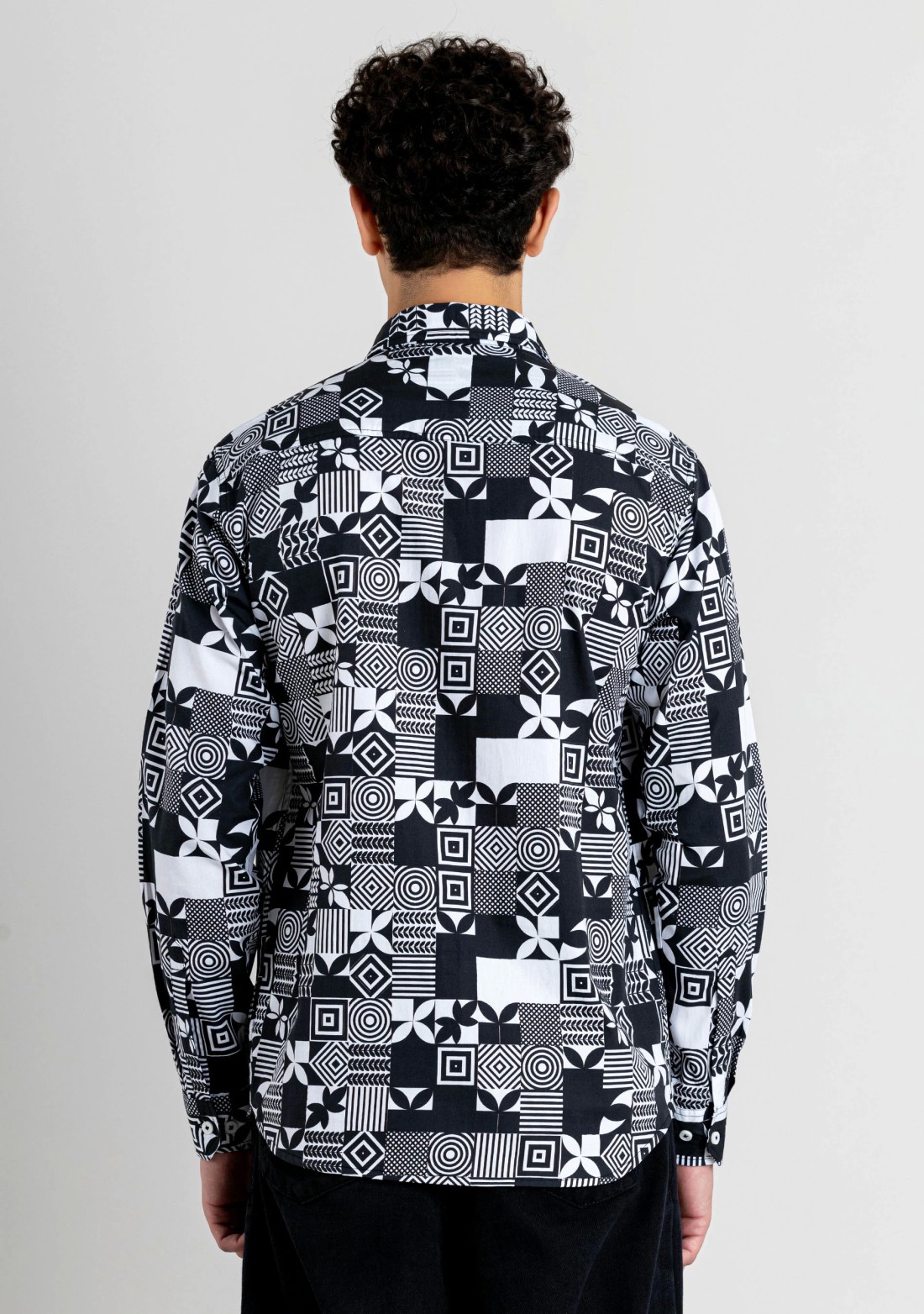 Black and White Regular Fit Men's Printed Cotton Shirt