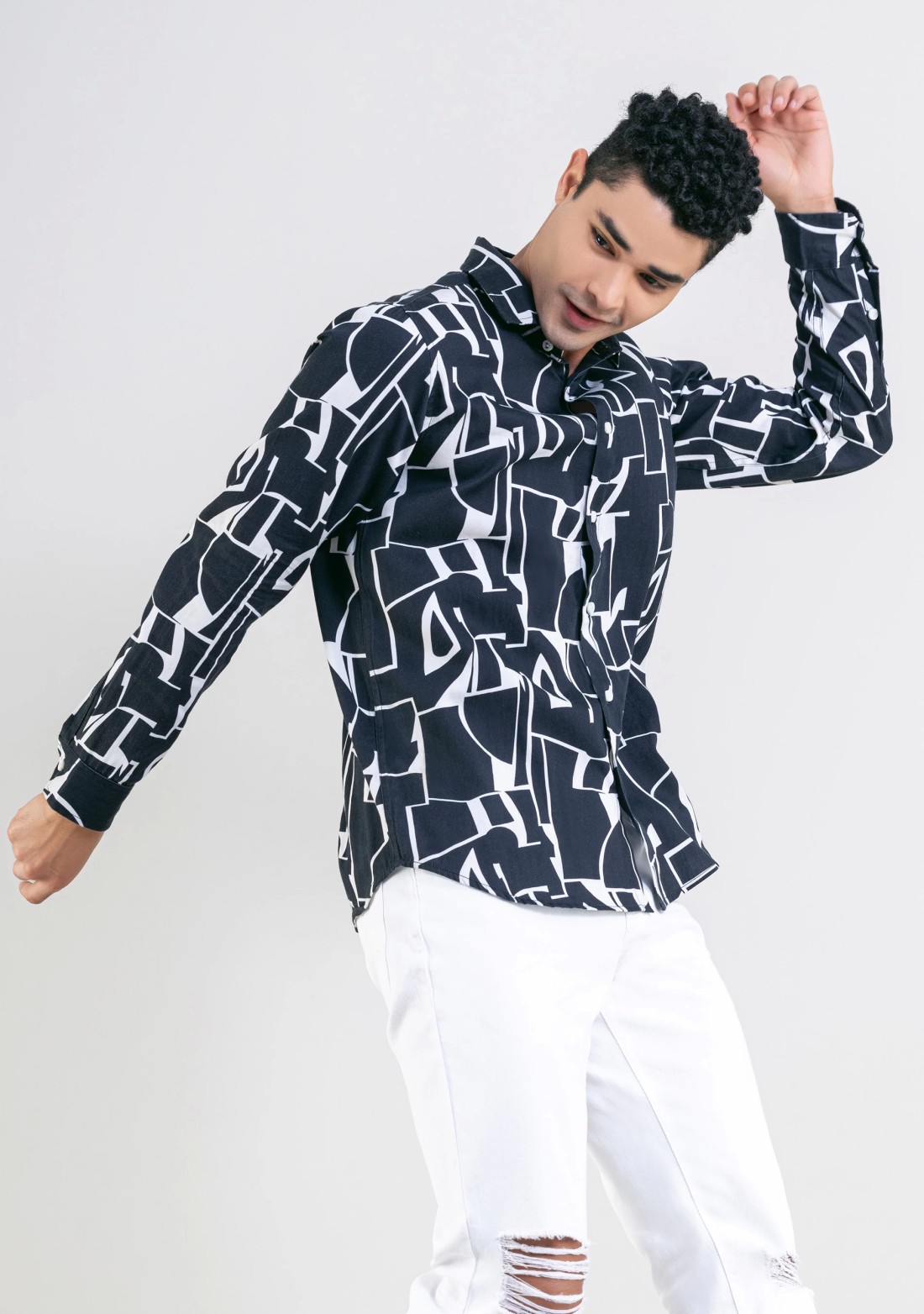 Black and White Regular Fit Printed Men's Cotton Shirt