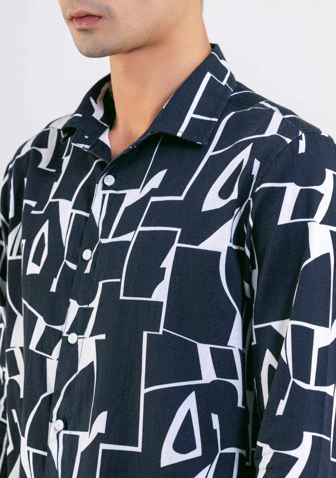 Black and White Regular Fit Printed Men's Cotton Shirt